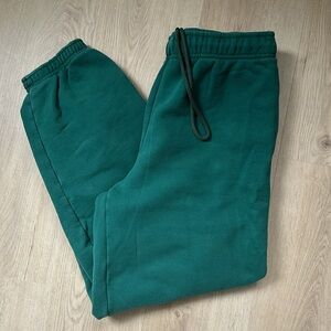 SOLD Aritzia TNA Cozy Fleece Mega Sweatpants (Forest Green, Size S)
